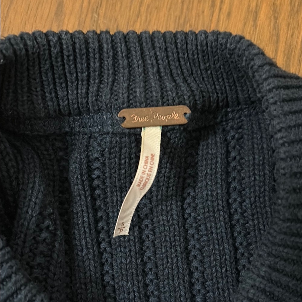 Free people Navy Cable-Knit Button Front Women's Sweater size small - Picture 2 of 6